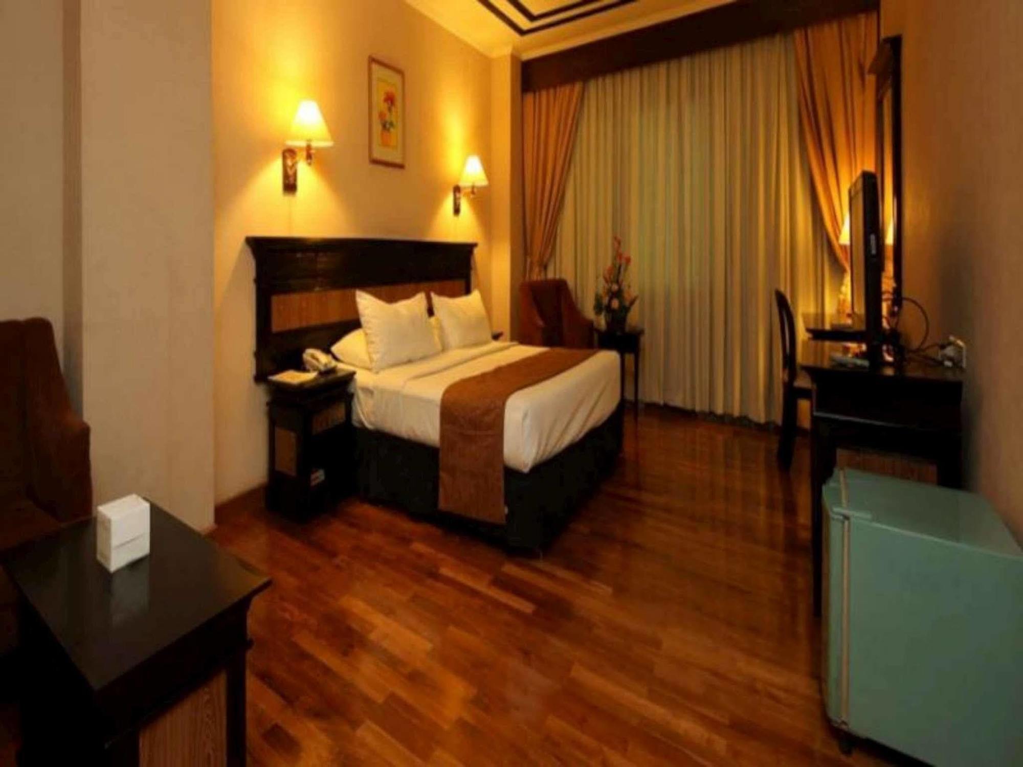 Maharani Hotel Джакарта Экстерьер фото